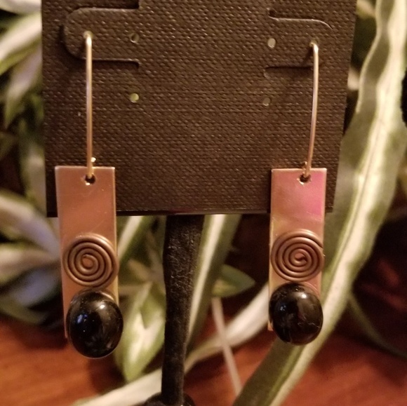 14kt YGF Earnings with Copper Spiral & Onyx - Picture 1 of 1